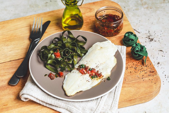 Recette Food4Good - Filet de Merlu MSC et tagliatelles, sauce vierge à la tomate confite