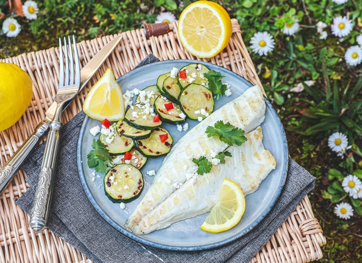 Recette Food4Good - Filet de bar bio à la plancha, courgette et feta