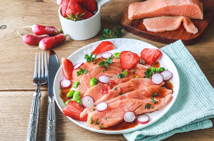 Recette Food4Good - Carpaccio de saumon bio aux fraises et edamame