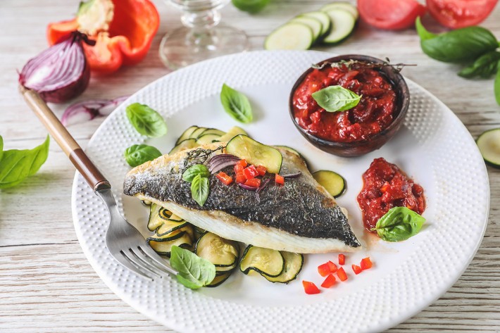 Recette Food4Good - Daurade royale bio à la plancha, sauce salsa et courgettes