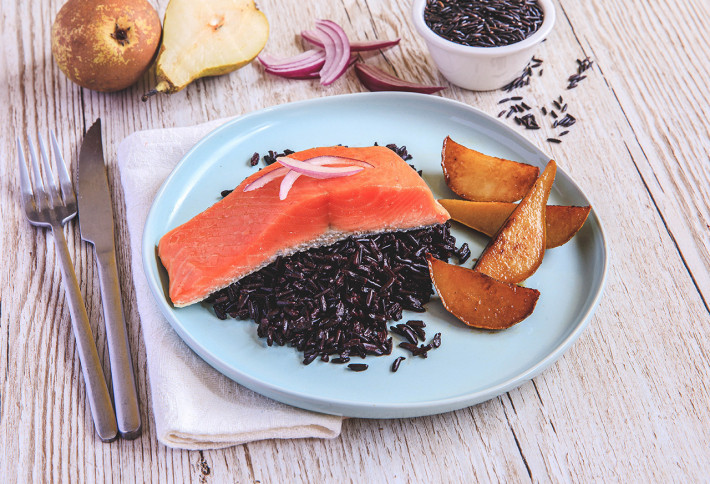 Recette Food4Good - Saumon sauvage MSC, riz noir et poires caramélisées