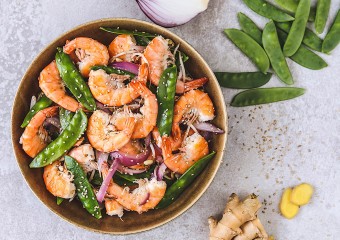 Wok de gambas bio aux pois gourmands et huile de coco